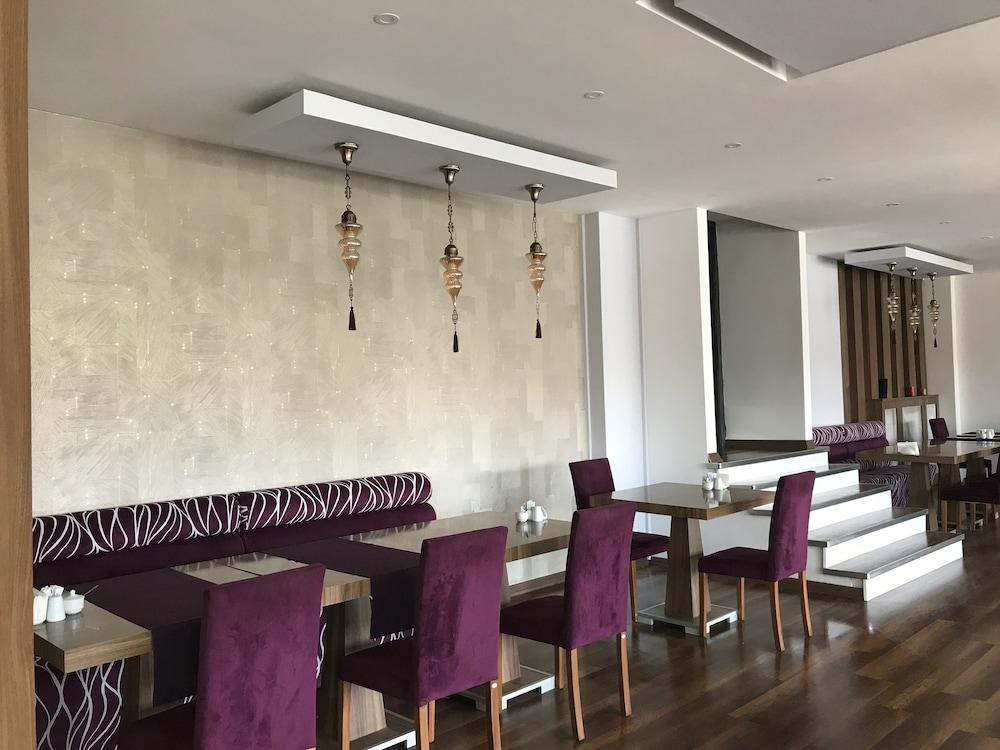 Hande Hotel