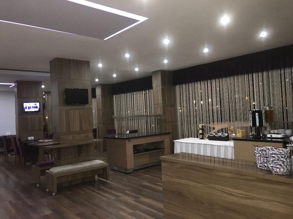 Hande Hotel