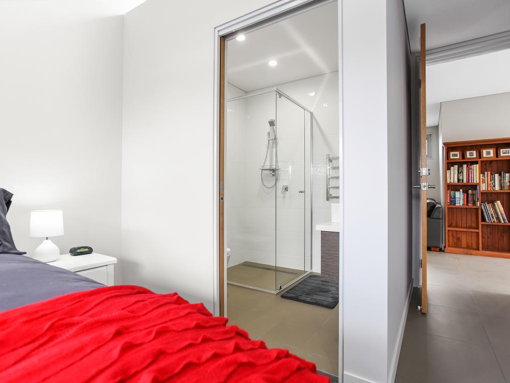 Sapphire Chambre D'Hotel