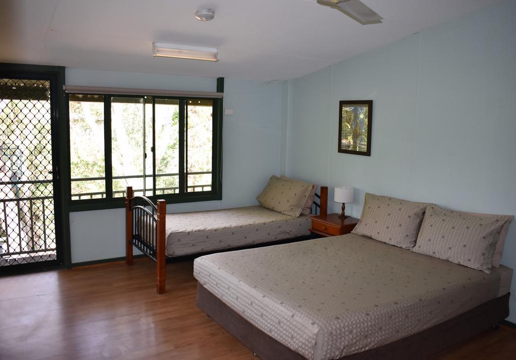 Parry Creek Farm Tourist Resort & Carava