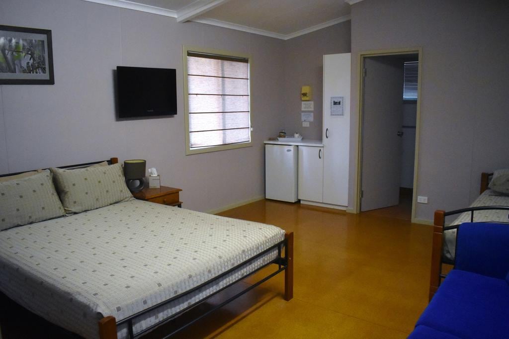Parry Creek Farm Tourist Resort & Carava