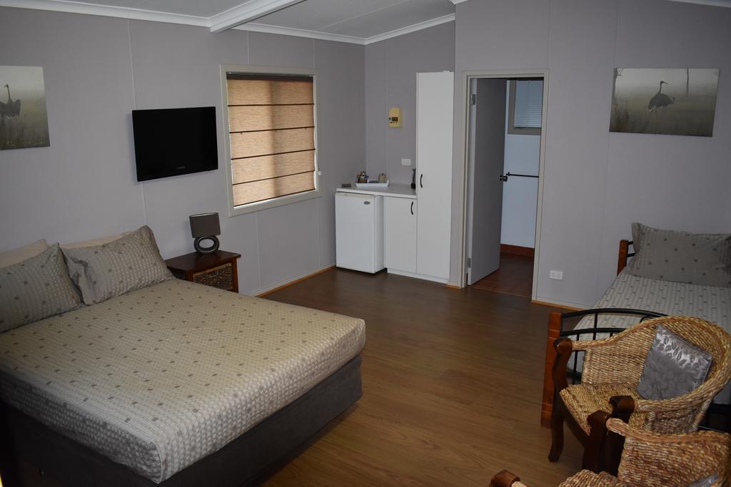 Parry Creek Farm Tourist Resort & Carava