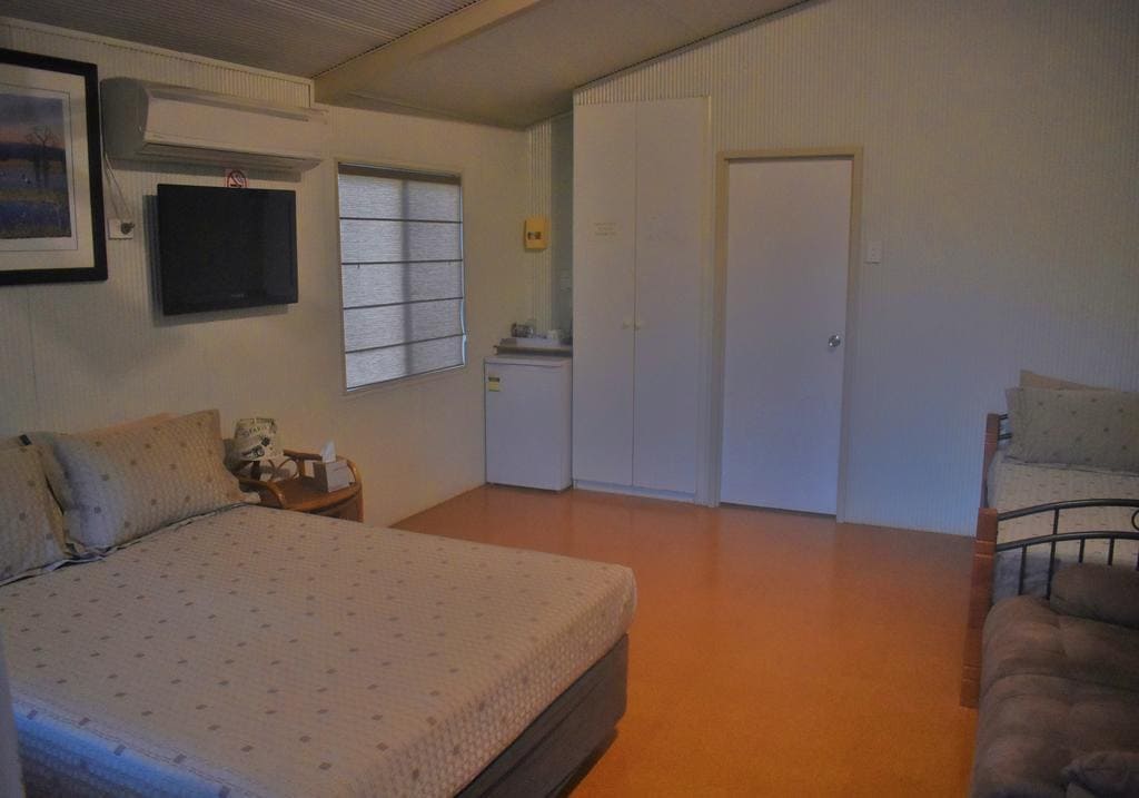 Parry Creek Farm Tourist Resort & Carava