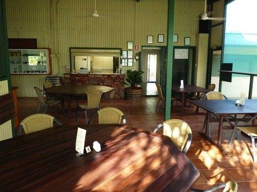 Parry Creek Farm Tourist Resort & Carava