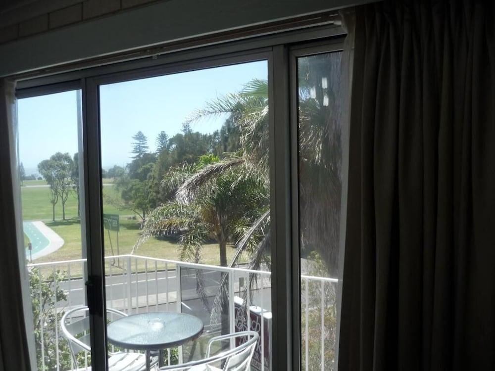 Beach Park Motor Inn