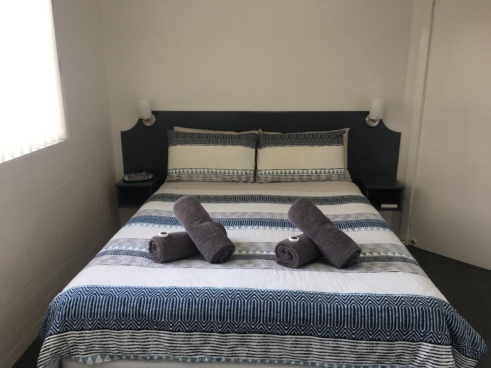 Crown Apartments