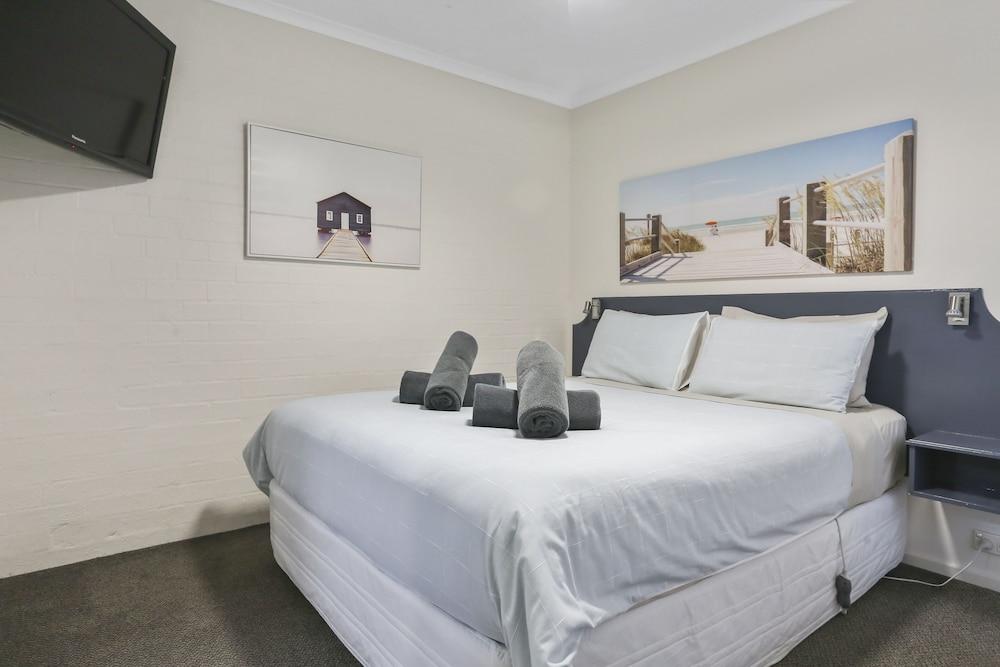 Crown Apartments