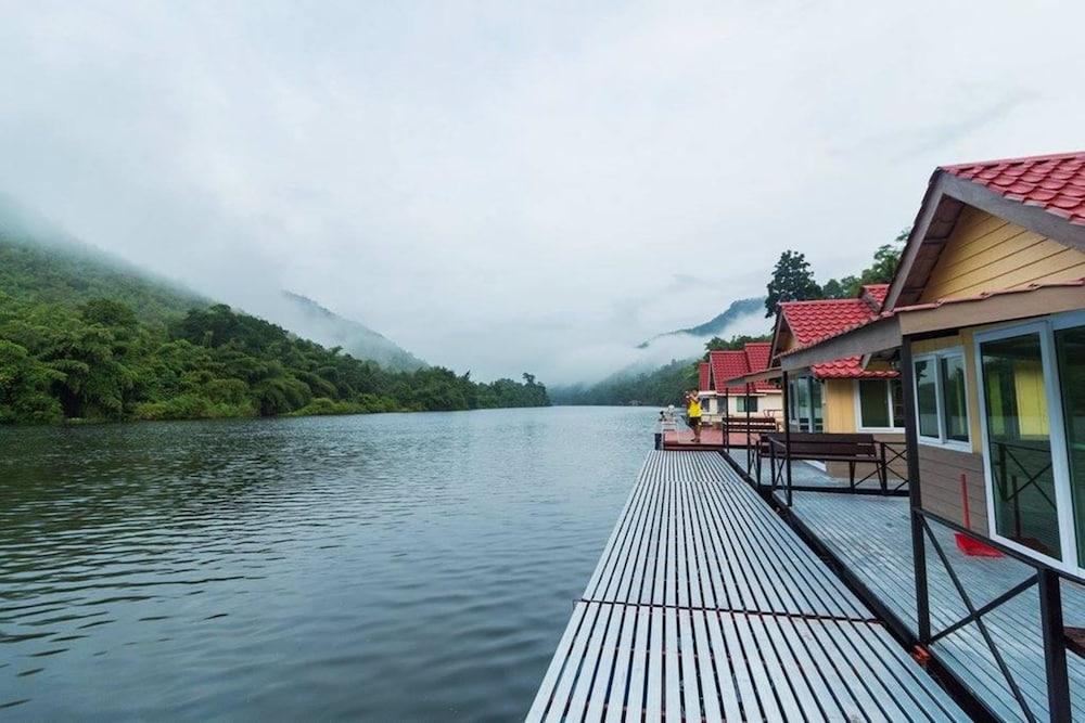Naphatphorn Resort