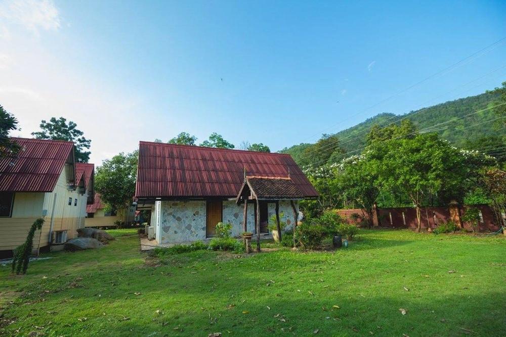 Naphatphorn Resort