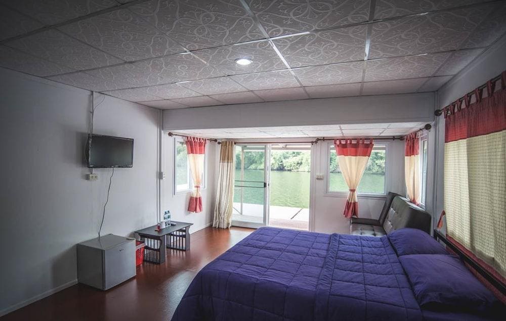 Naphatphorn Resort