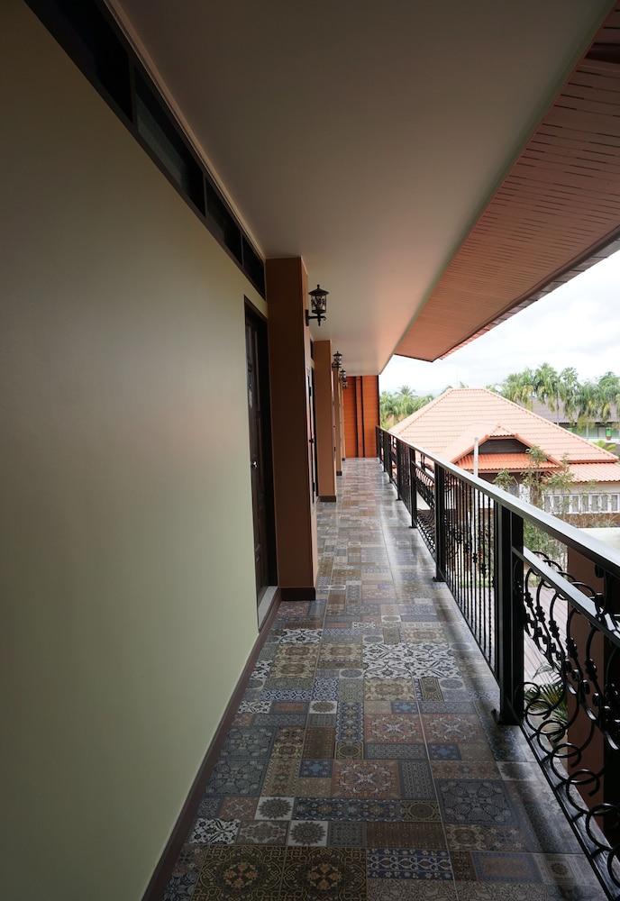 Baan Plubthong