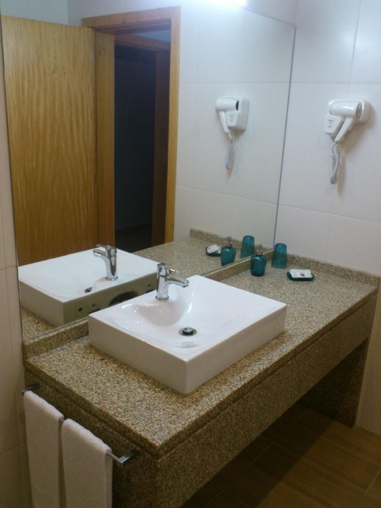 Hotel Lagoa Azul do Geres