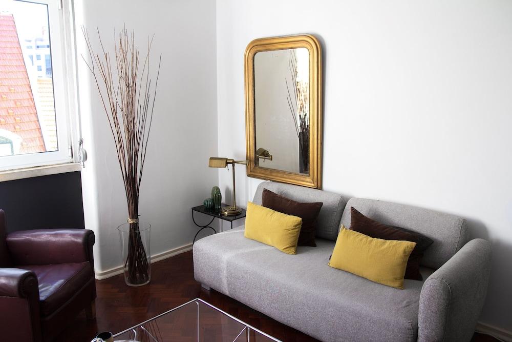 Urbanaas Lisbon Rato Apartment