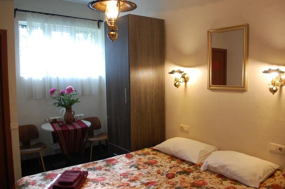 Mini Hotel Khata