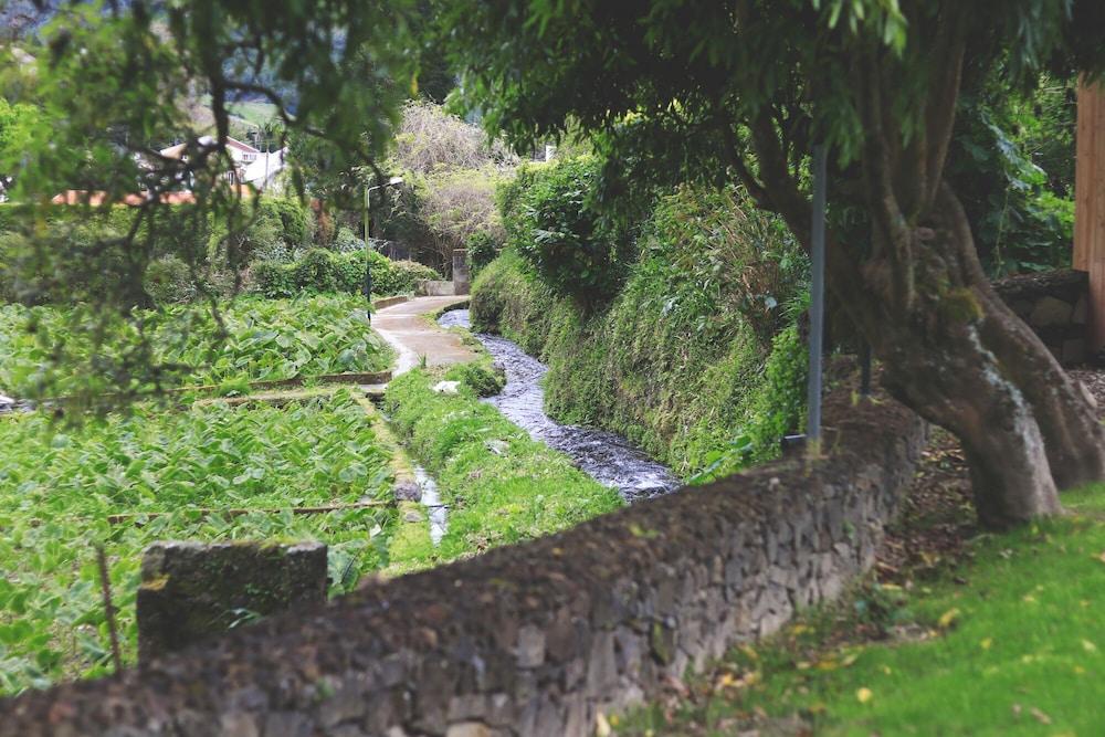 World's Nests Furnas Pods Village