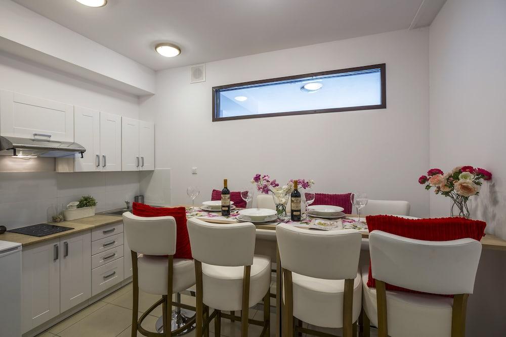 Galeria Italiana Apartments