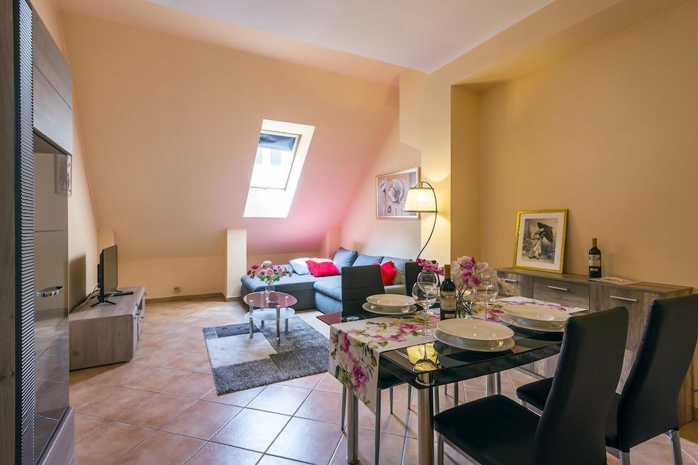 Galeria Italiana Apartments