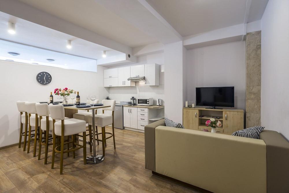 Galeria Italiana Apartments