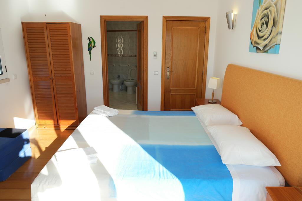 Casa Do Mar by Laranjal Rentals