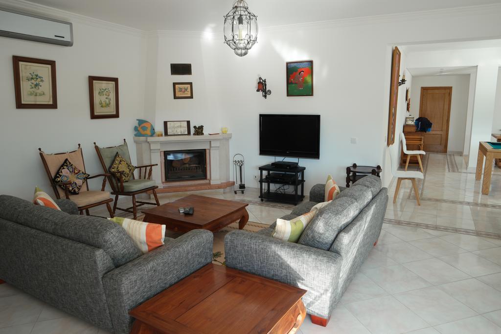 Casa Do Mar by Laranjal Rentals