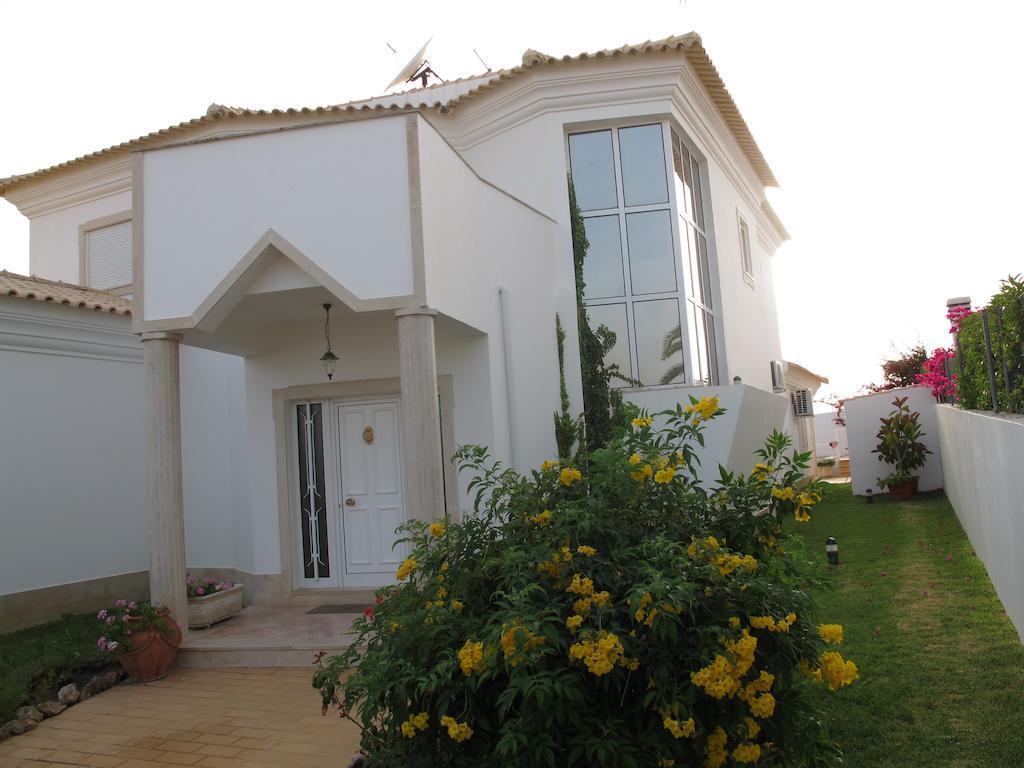 Casa Do Mar by Laranjal Rentals