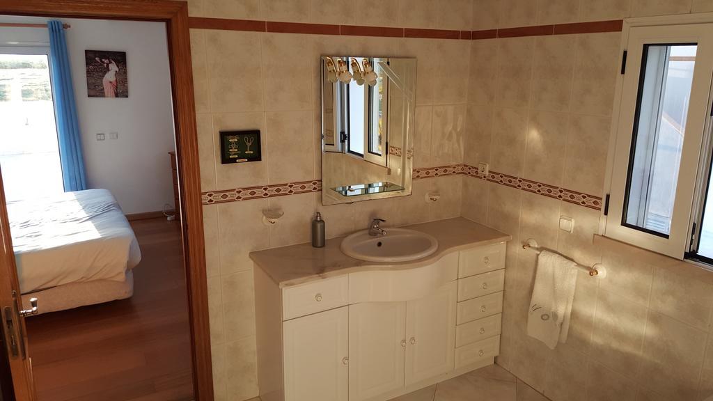 Casa Do Mar by Laranjal Rentals