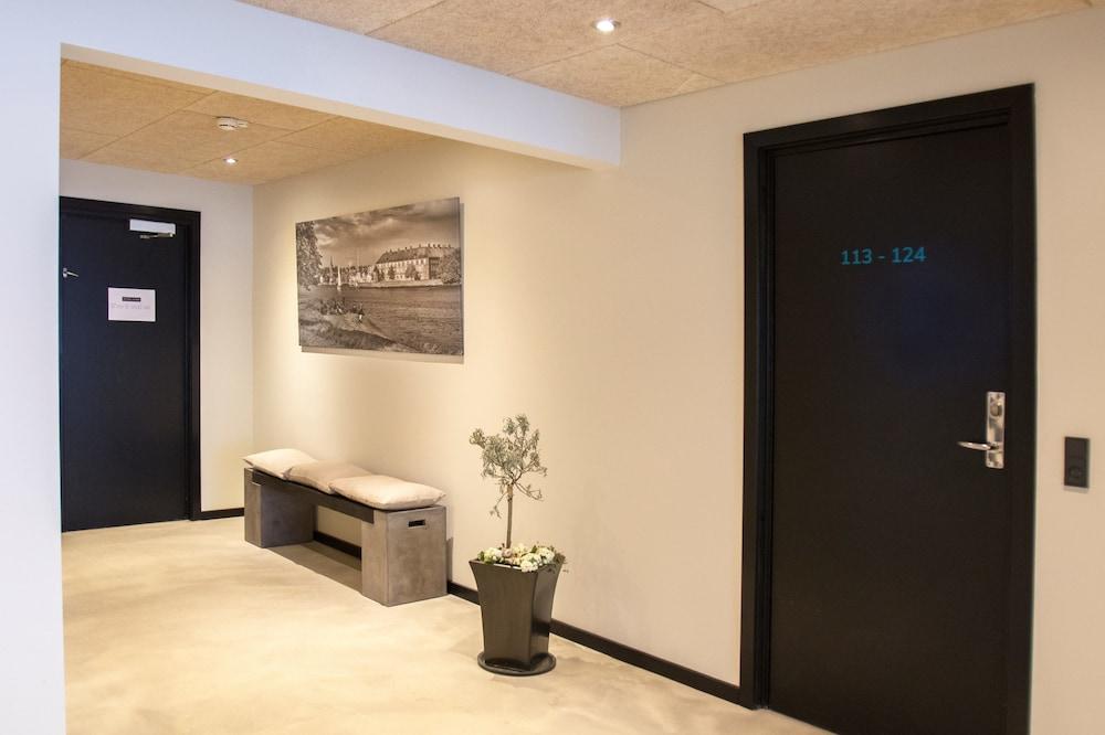 Hotel 6400