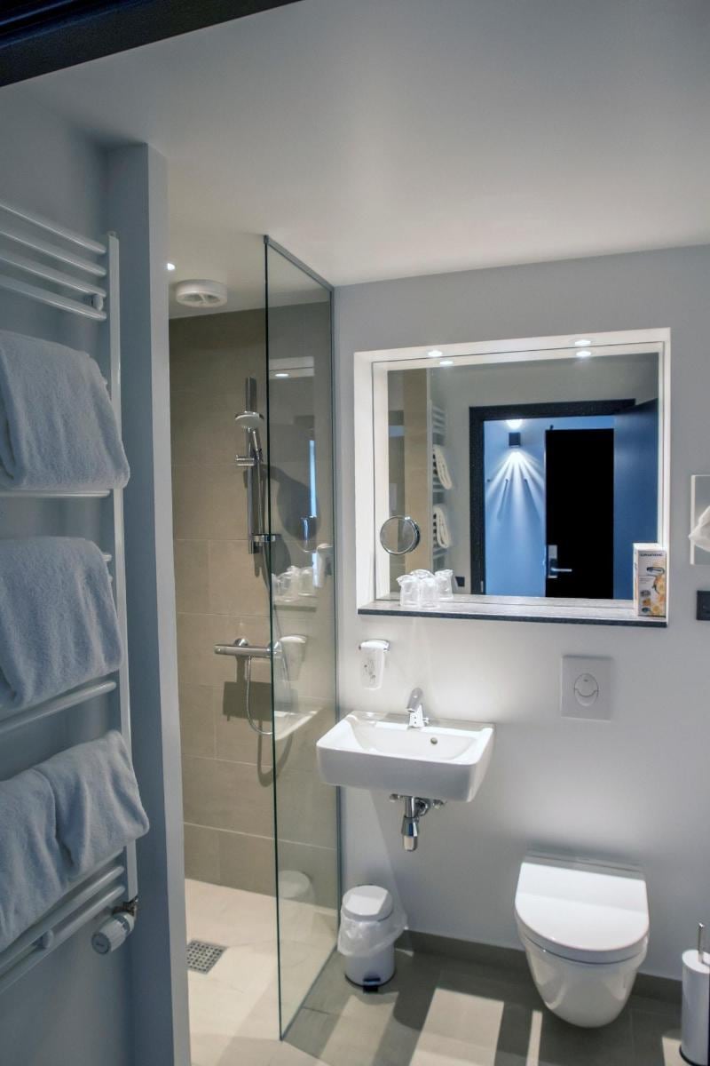 Hotel 6400