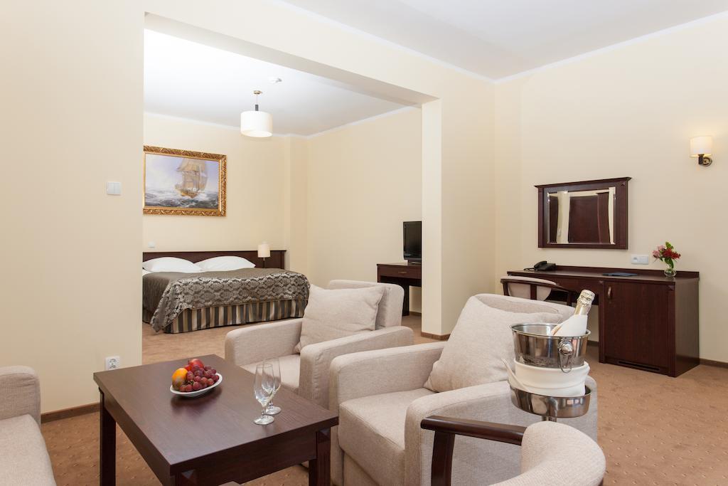 Hotel Robert's Port