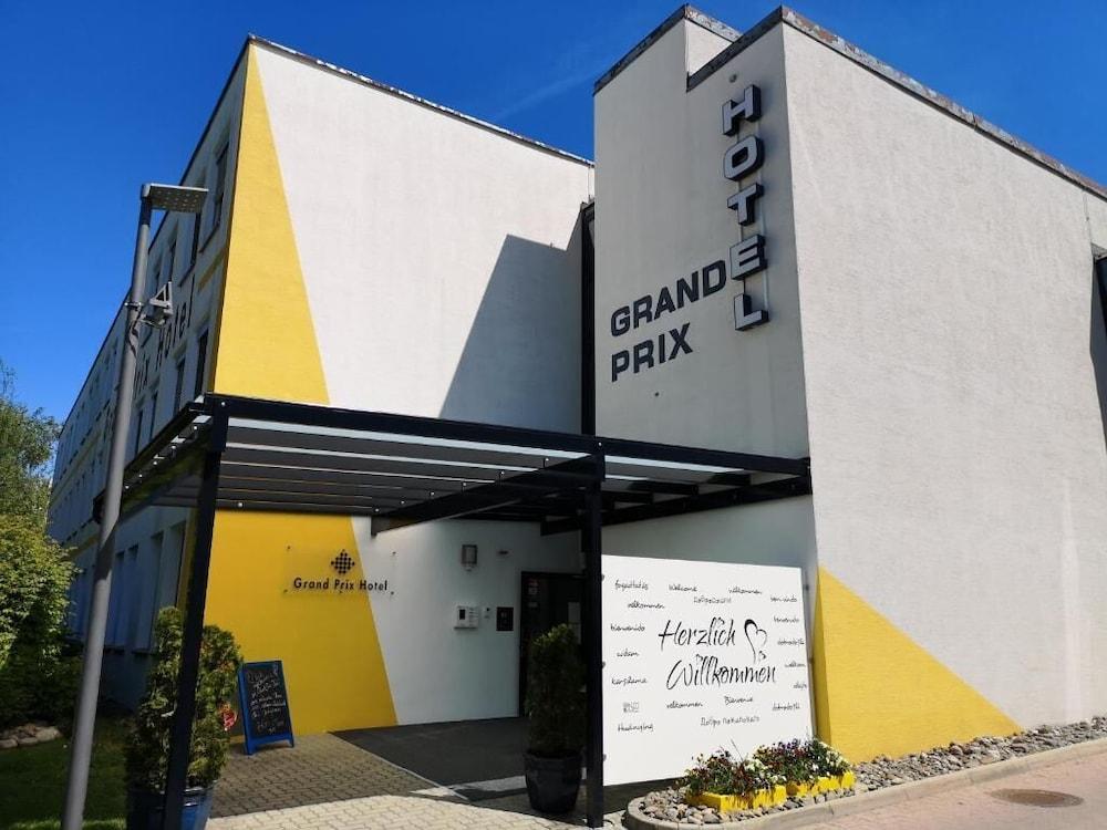 Grand Prix Hotel