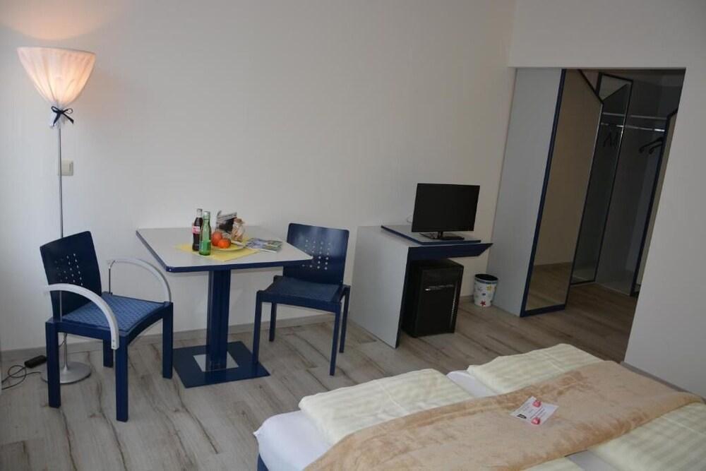 Grand Prix Hotel