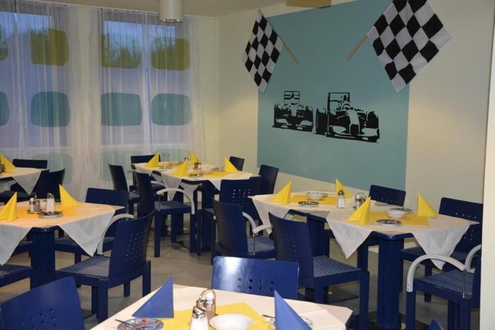 Grand Prix Hotel
