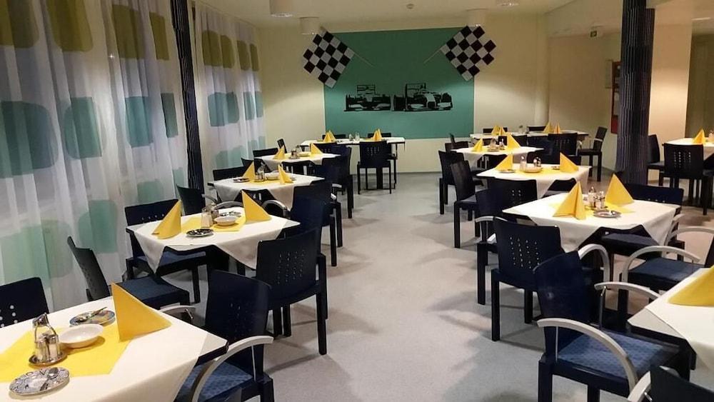 Grand Prix Hotel