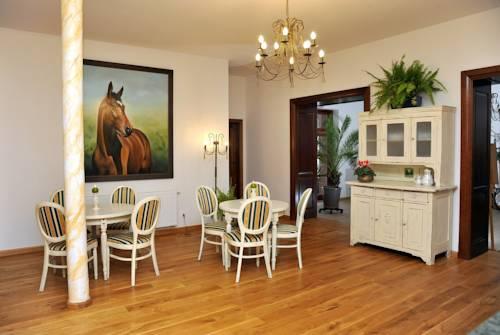 Hotel Sandro Silver