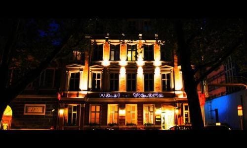 Victoria Hotel