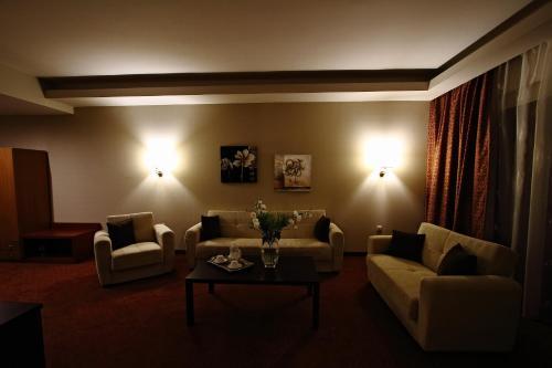 Siris Hotel