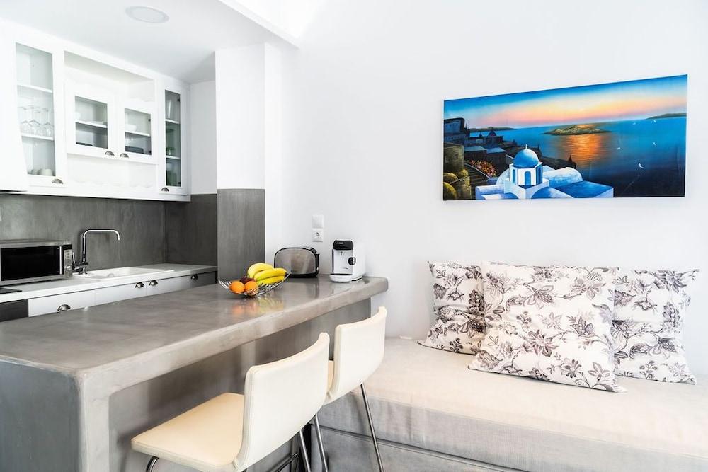 Anna's and Argy's Apartments
