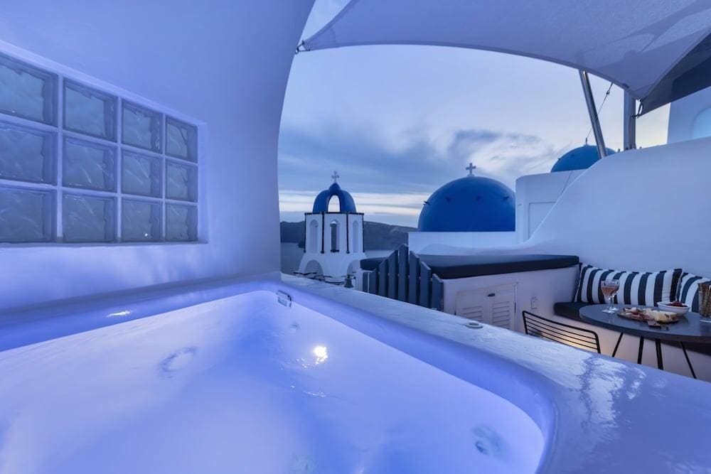 Bluedome Cavehouses