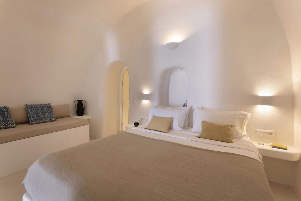 Bluedome Cavehouses