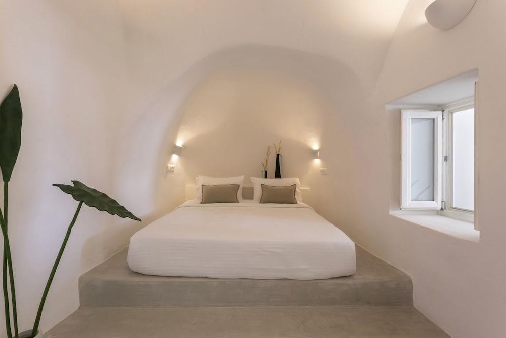 Bluedome Cavehouses