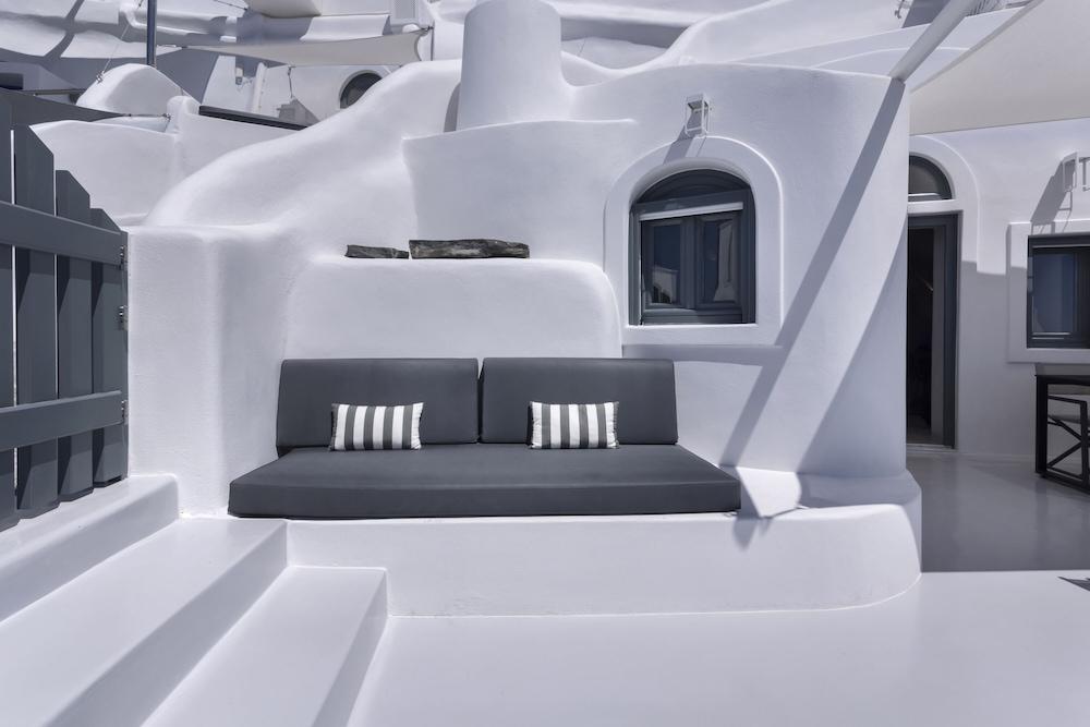 Bluedome Cavehouses
