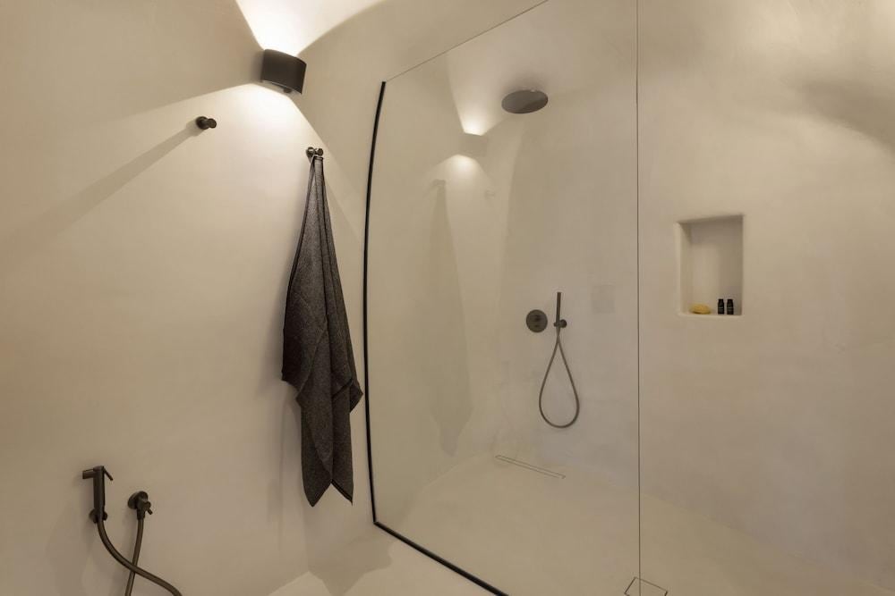 Bluedome Cavehouses