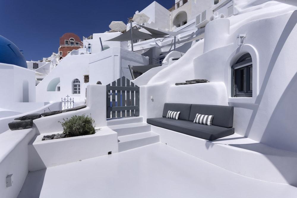 Bluedome Cavehouses