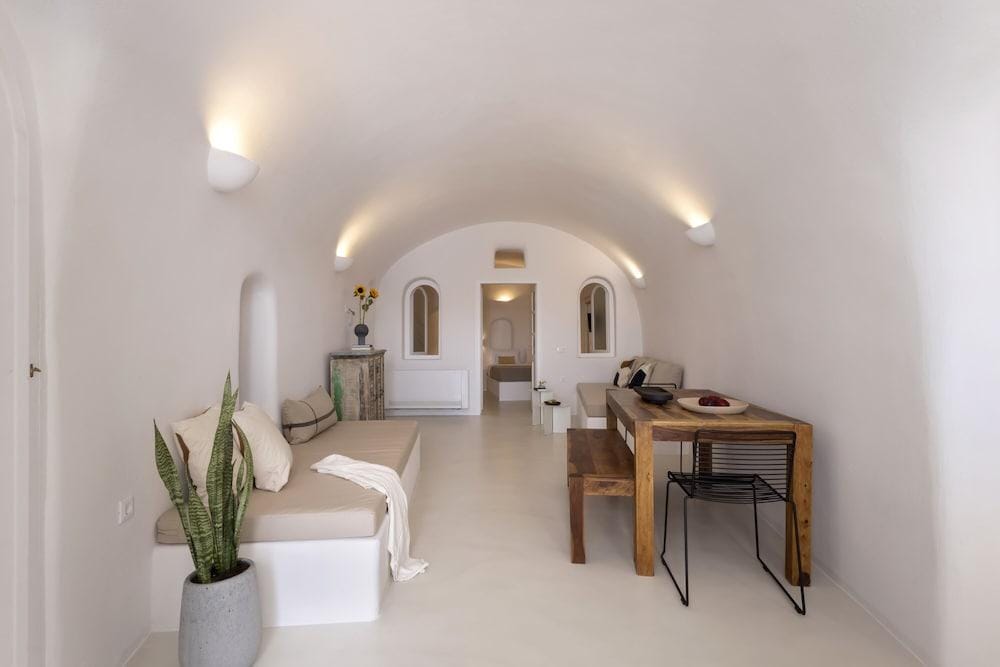 Bluedome Cavehouses