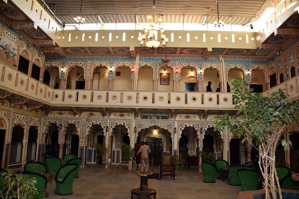 Hotel Shahi Place