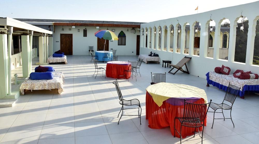Hotel Shahi Place