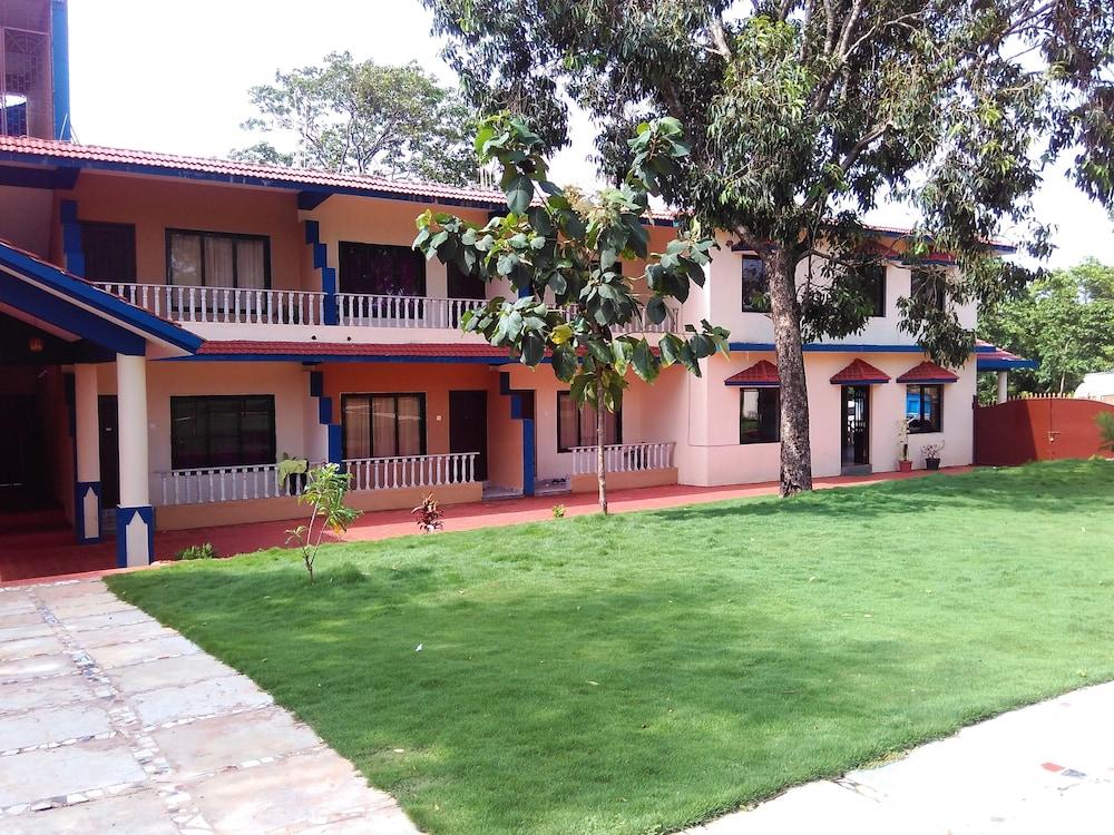 Hotel Hill Rock