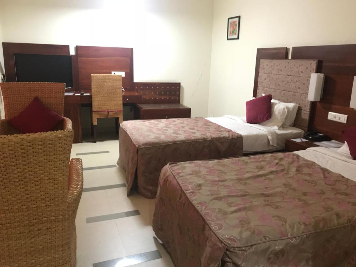 Hotel Devaragam