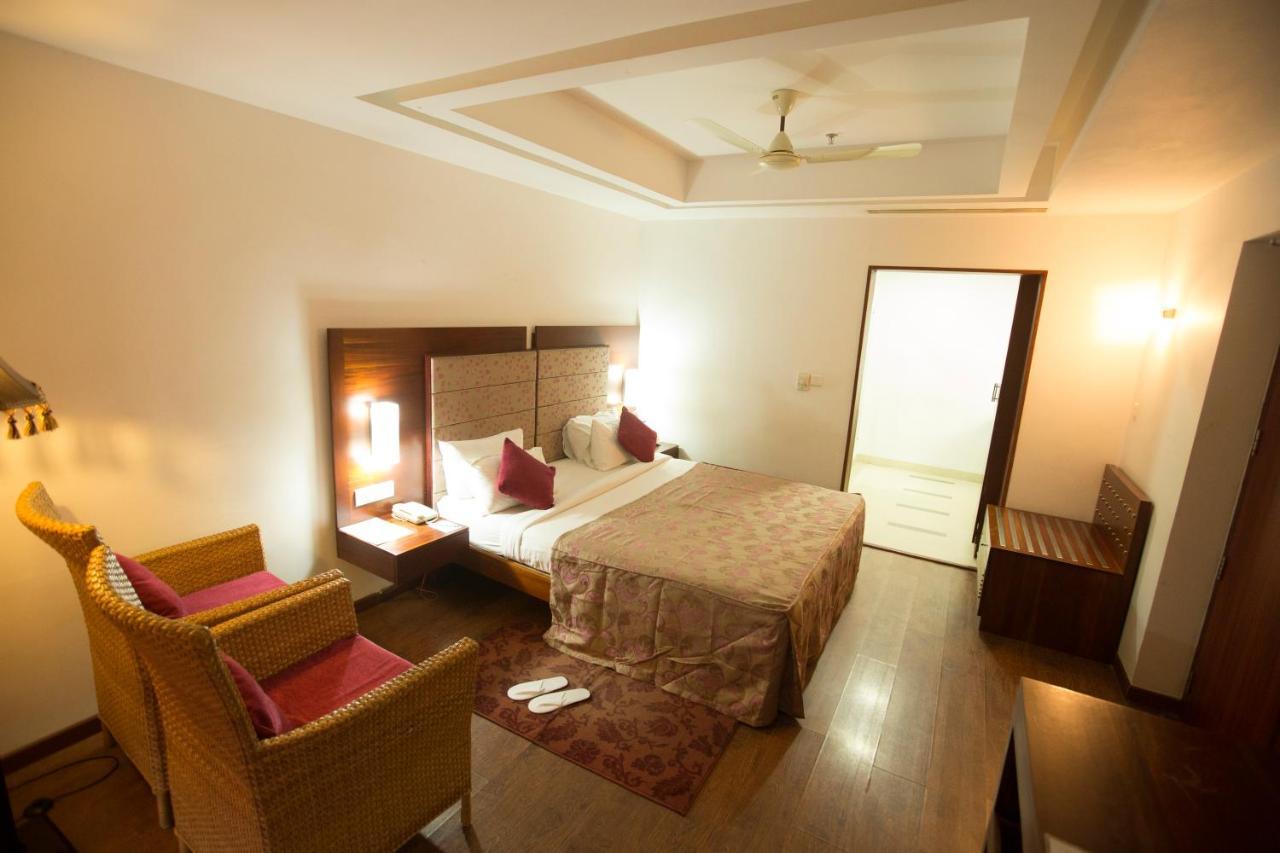 Hotel Devaragam