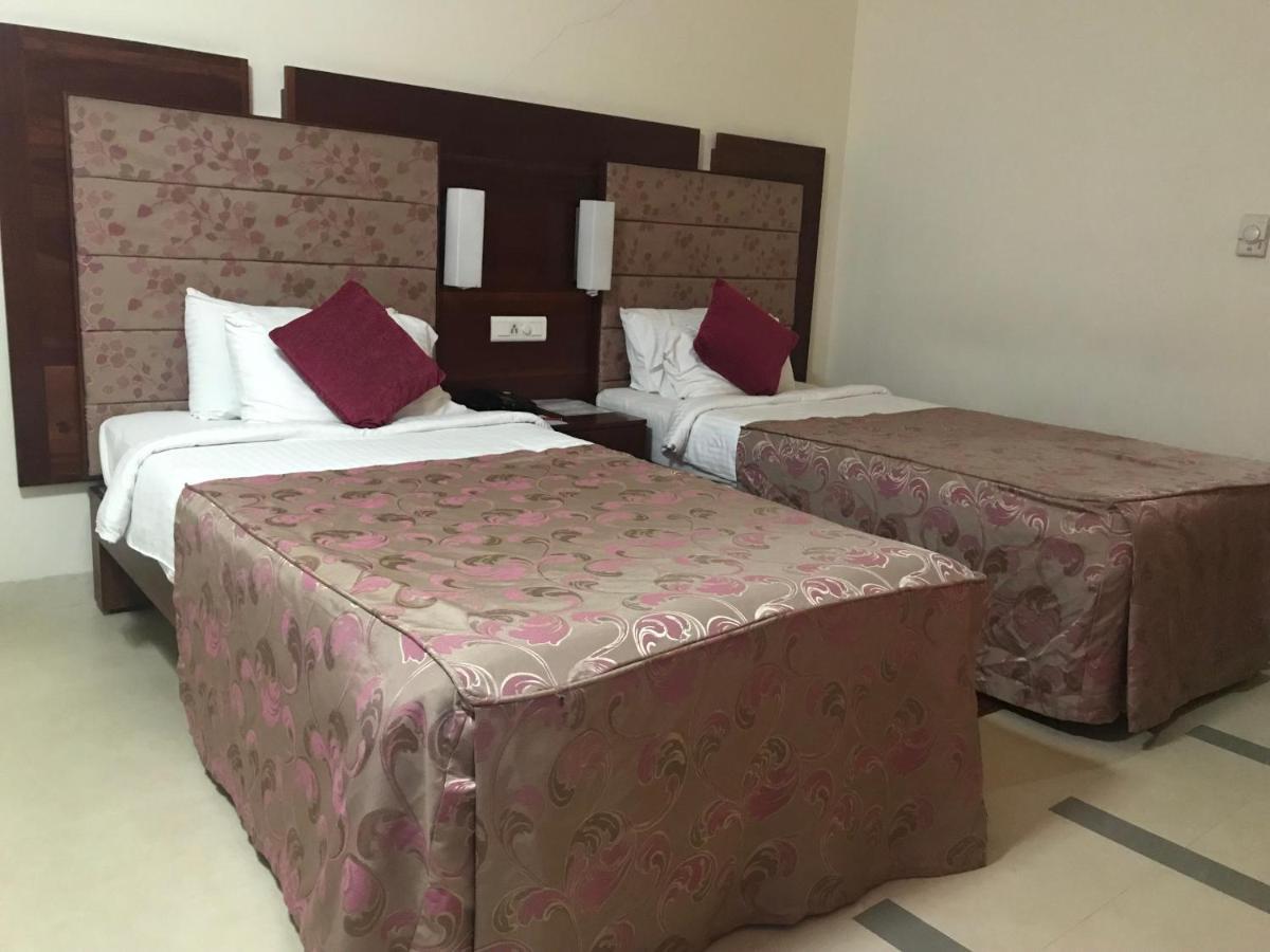 Hotel Devaragam